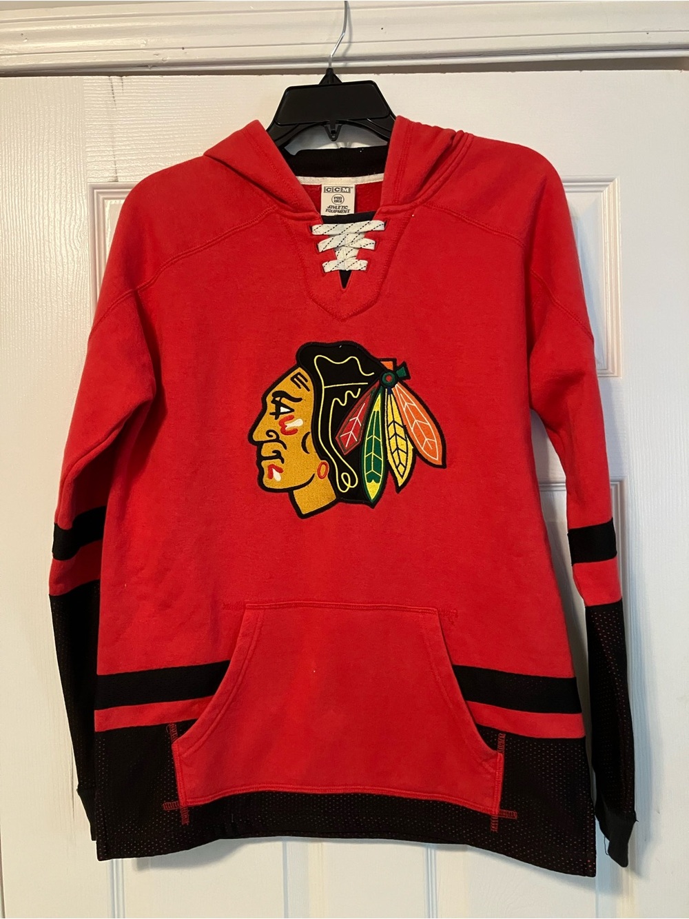 Chicago Blackhawks NHL Sweatshirt Mens Size Large Black Red Lace Up Logo CCM
